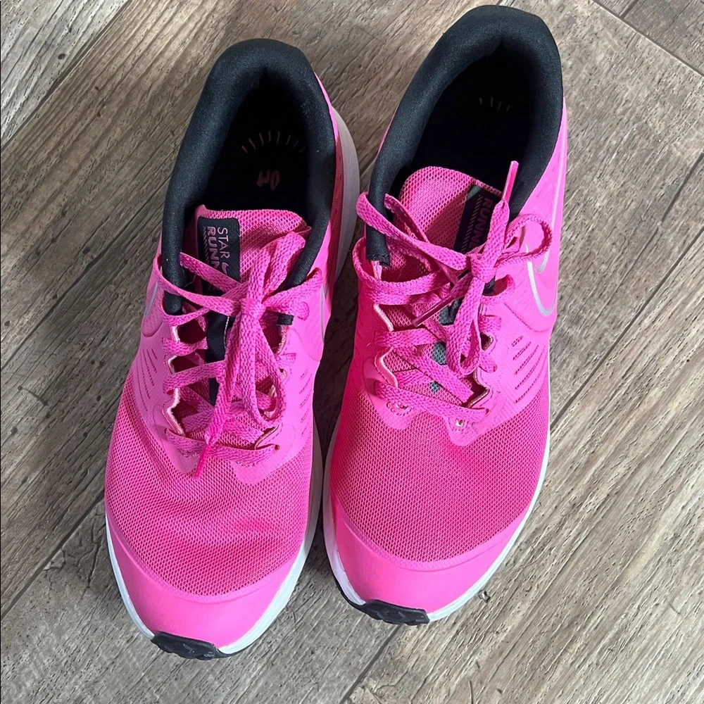 Nike Star Runner 2 in color pink glow